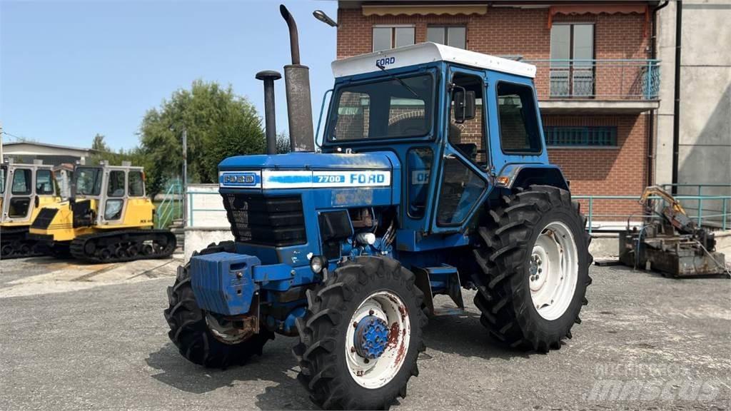 Ford 7700 4X4 Lumiaurat