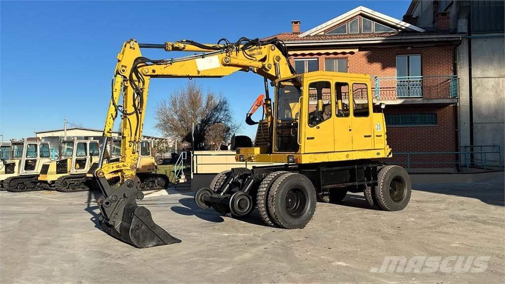Fuchs MHB 230 ZW 4x4 Pyöräkaivukoneet