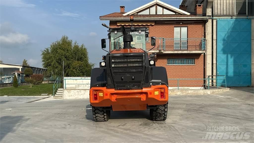 Hitachi ZW180-5B Pyöräkuormaajat