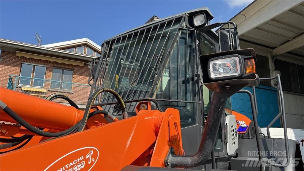 Hitachi ZW220-5B Pyöräkuormaajat