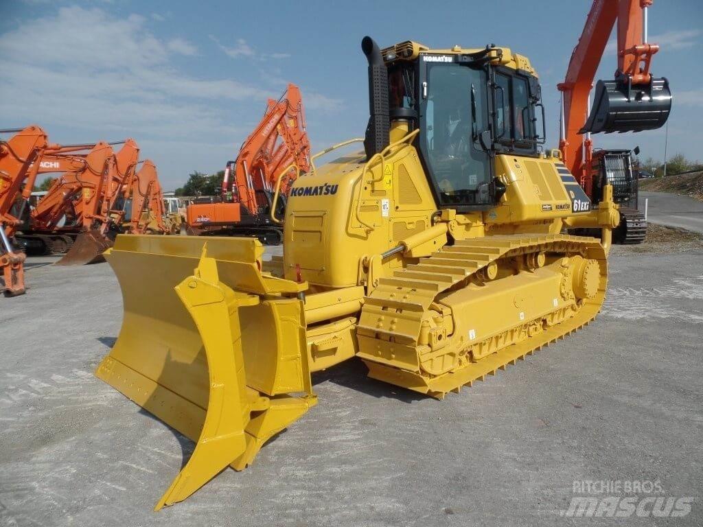 Komatsu D61 EXi Telaketjupuskutraktorit