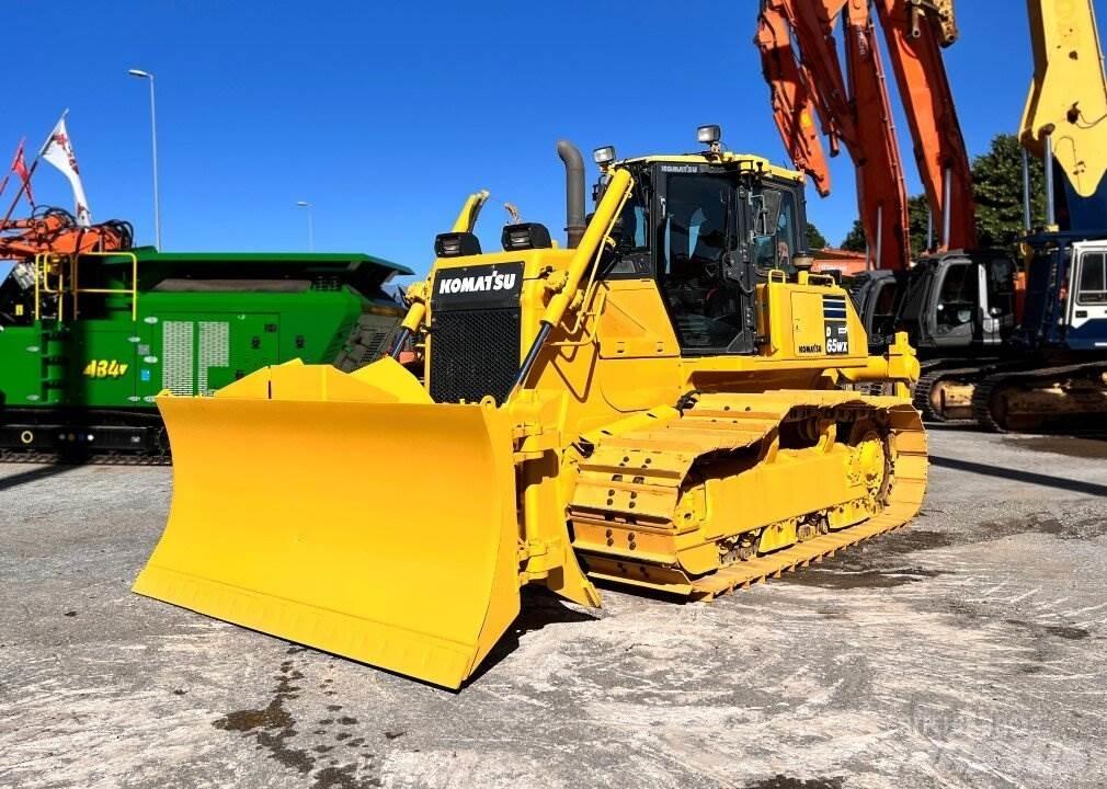 Komatsu D65 Telaketjupuskutraktorit
