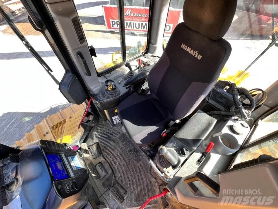 Komatsu D65 Telaketjupuskutraktorit