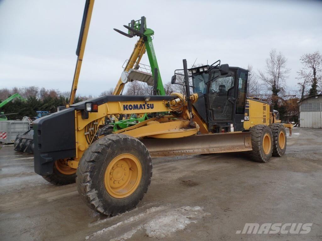 Komatsu GD675-5 Telaketjupuskutraktorit