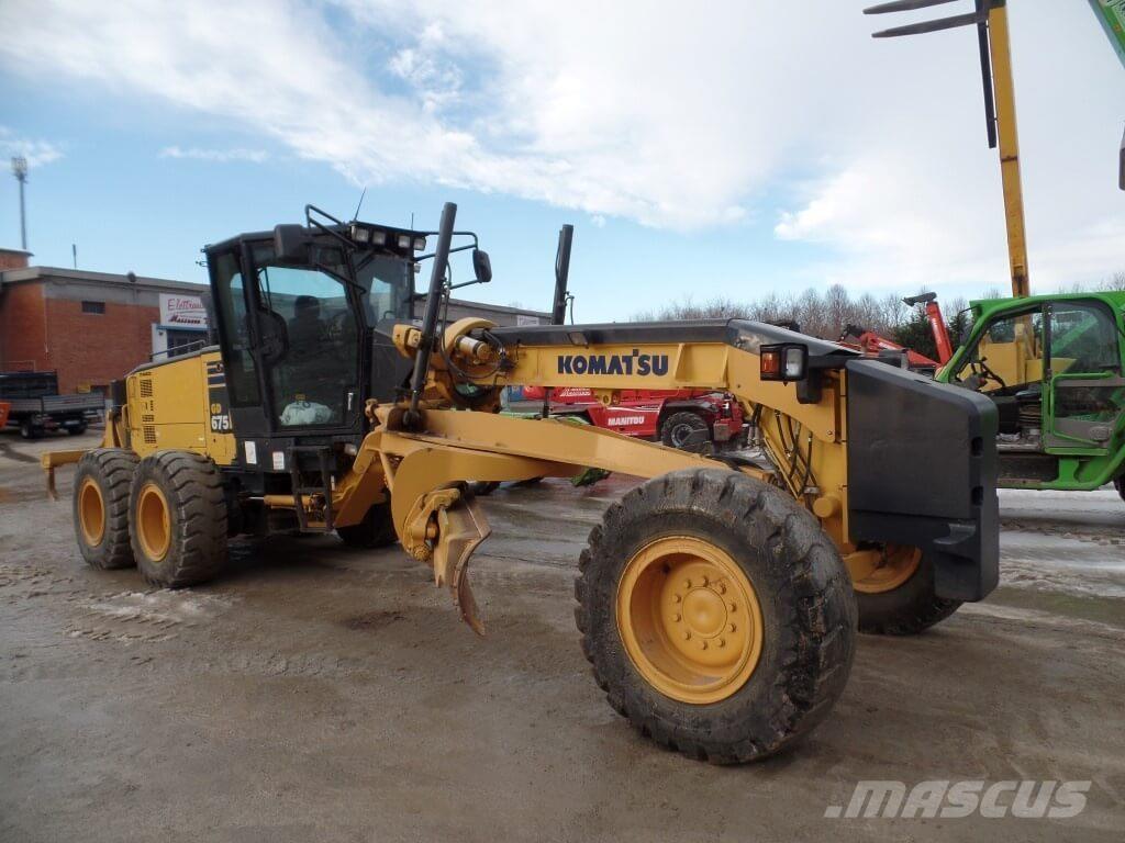 Komatsu GD675-5 Telaketjupuskutraktorit