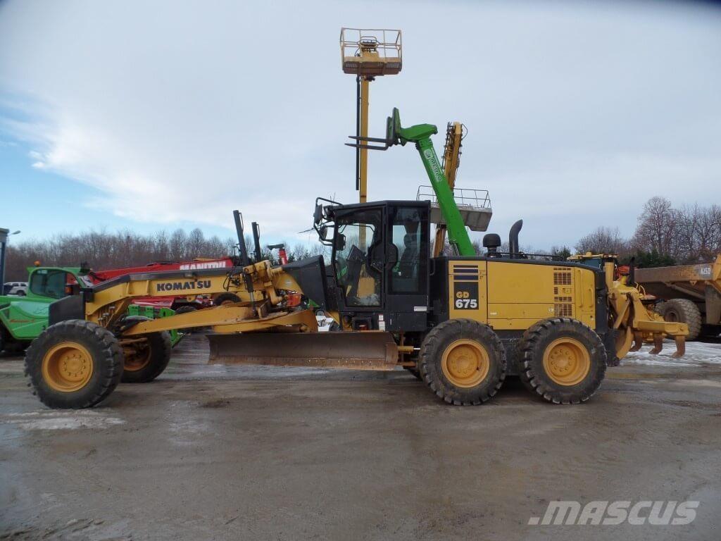Komatsu GD675-5 Telaketjupuskutraktorit