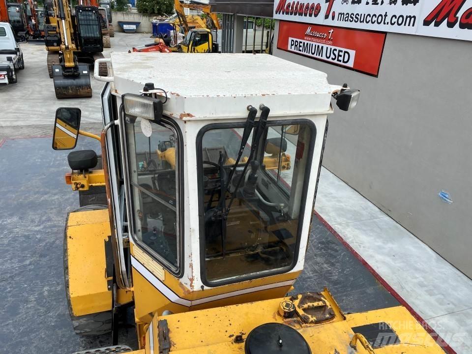 Liebherr L521 Pyöräkuormaajat