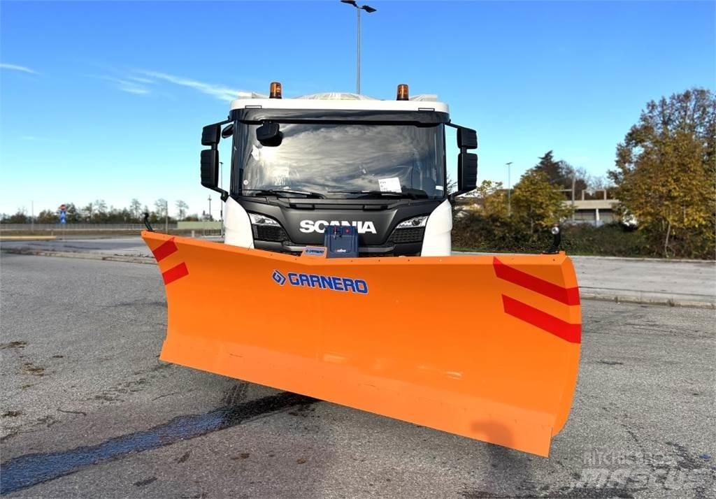 Scania P500 XT 8X4 Lumiaurat