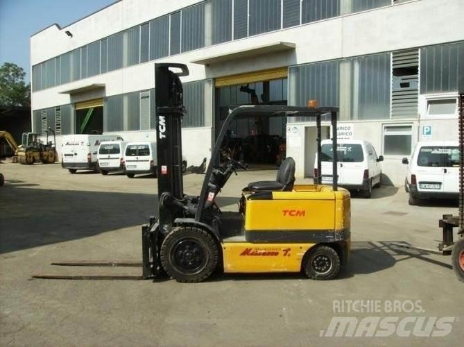 TCM VM400 FB30 Sähkötrukit
