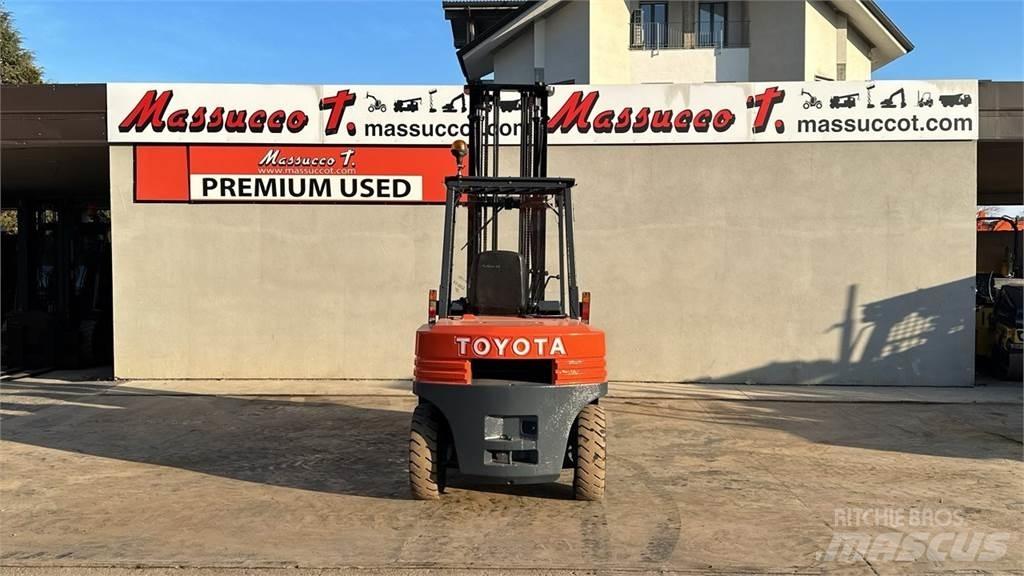 Toyota 02-5FD40 Dieseltrukit
