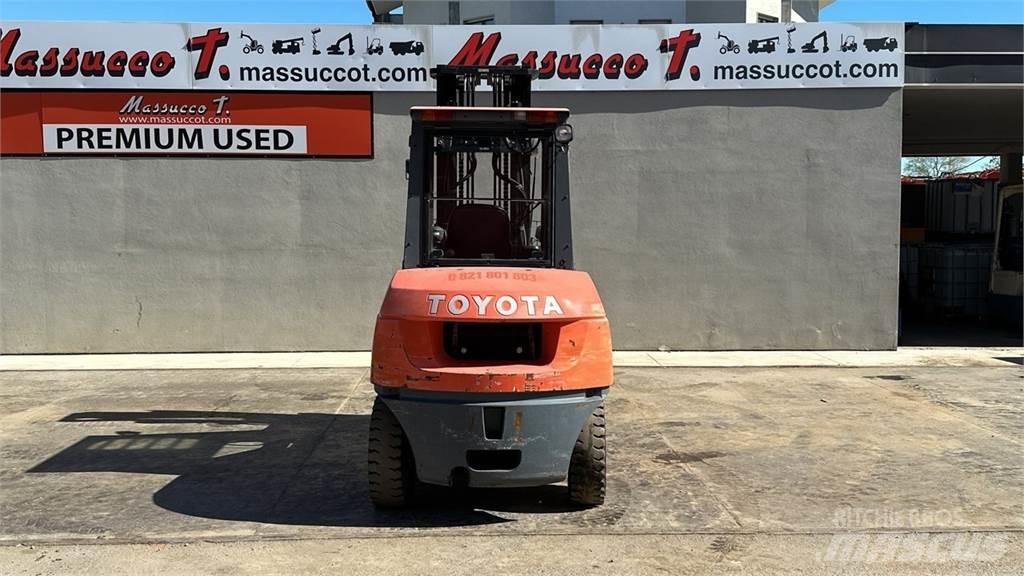 Toyota 42-7FDA50 Dieseltrukit
