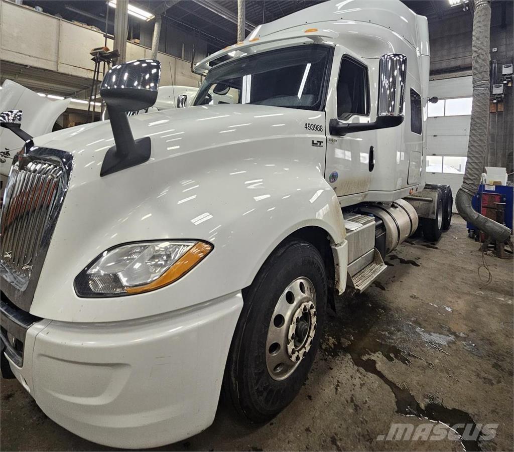 International LT Vetopöytäautot