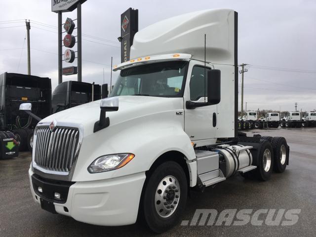 International LT Vetopöytäautot