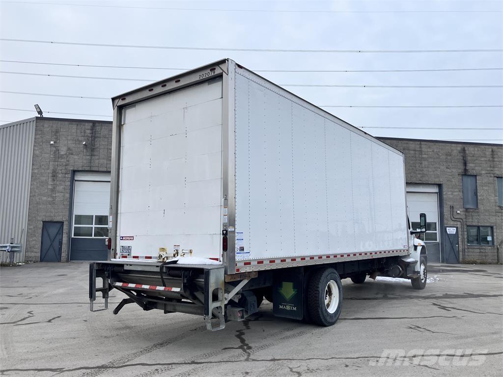 International MV Umpikorikuorma-autot