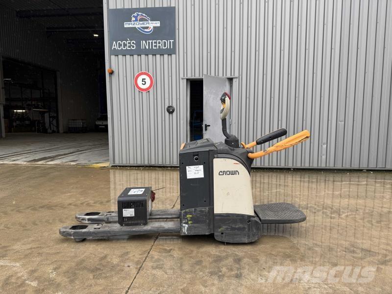 Crown WT 3000 Lavansiirtotrukit