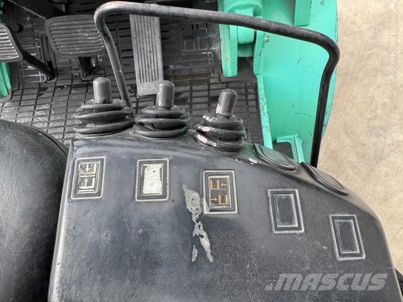 Mitsubishi FG30 Muut haarukkatrukit