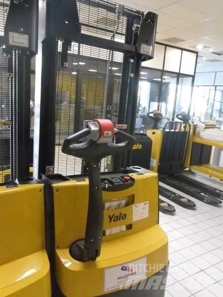 Yale MS 12 AC Käyden ajettavat pinoamistrukit