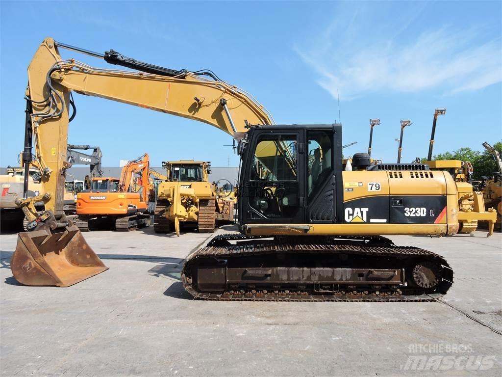 CAT 323D Telakaivukoneet