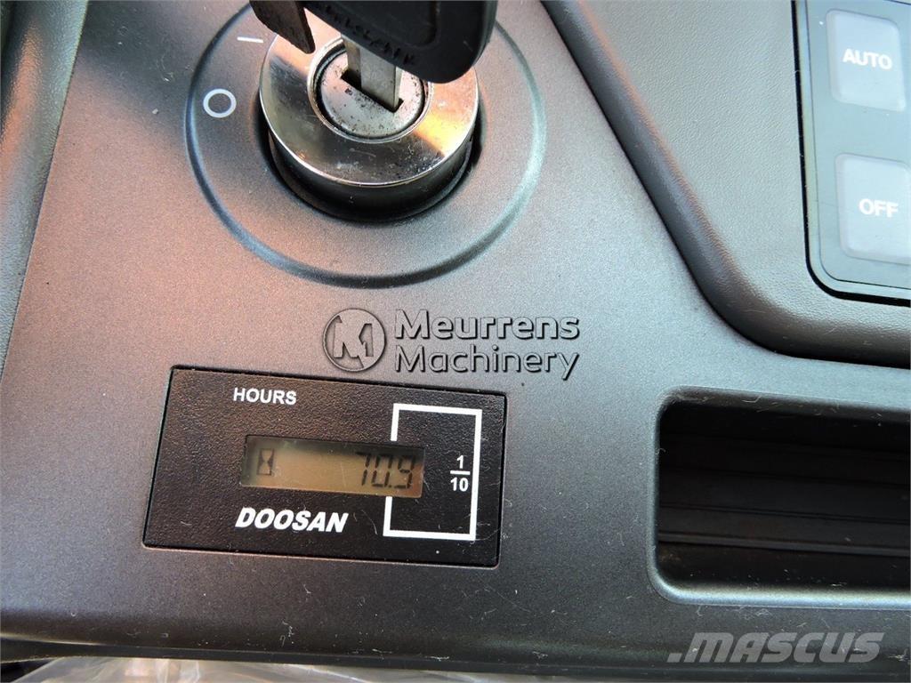 Doosan DX140LC Telakaivukoneet