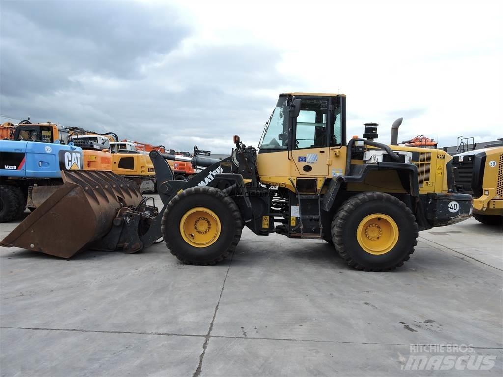 Komatsu WA320 Pyöräkuormaajat