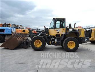 Komatsu WA320 Pyöräkuormaajat