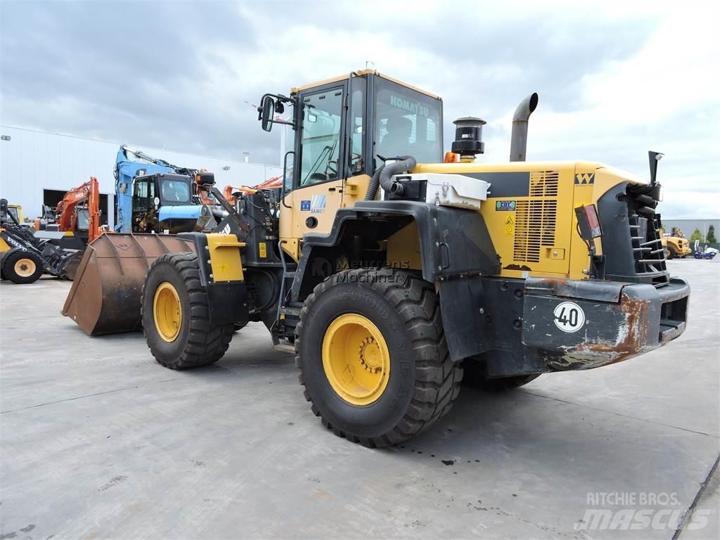 Komatsu WA320 Pyöräkuormaajat