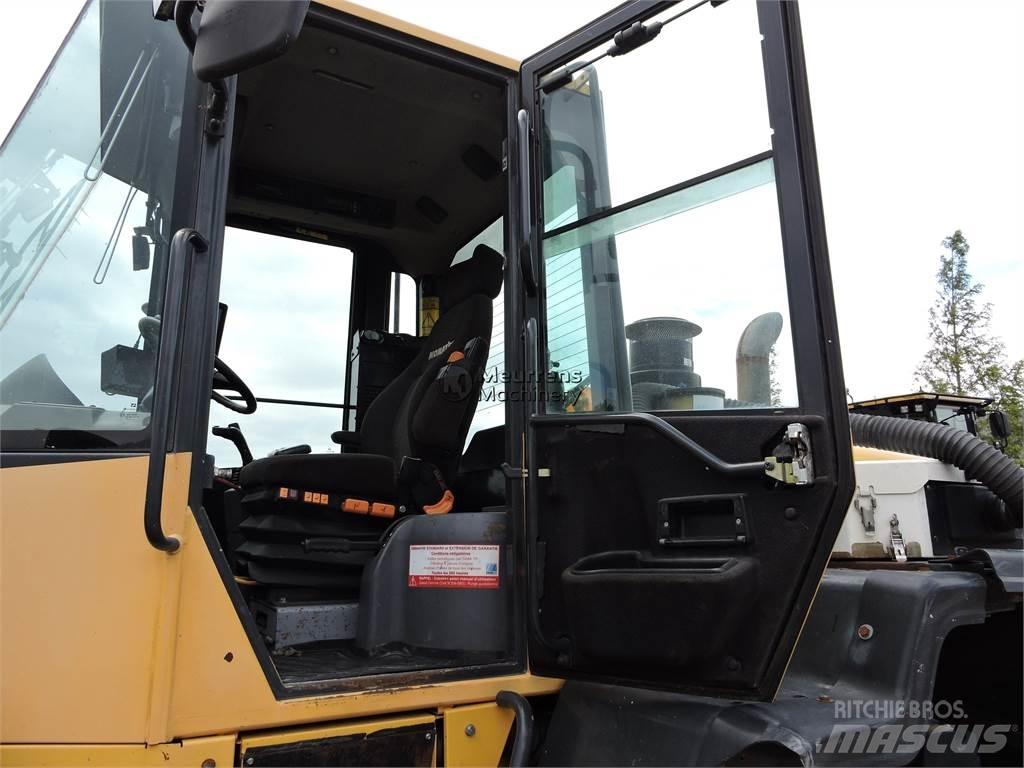 Komatsu WA320 Pyöräkuormaajat