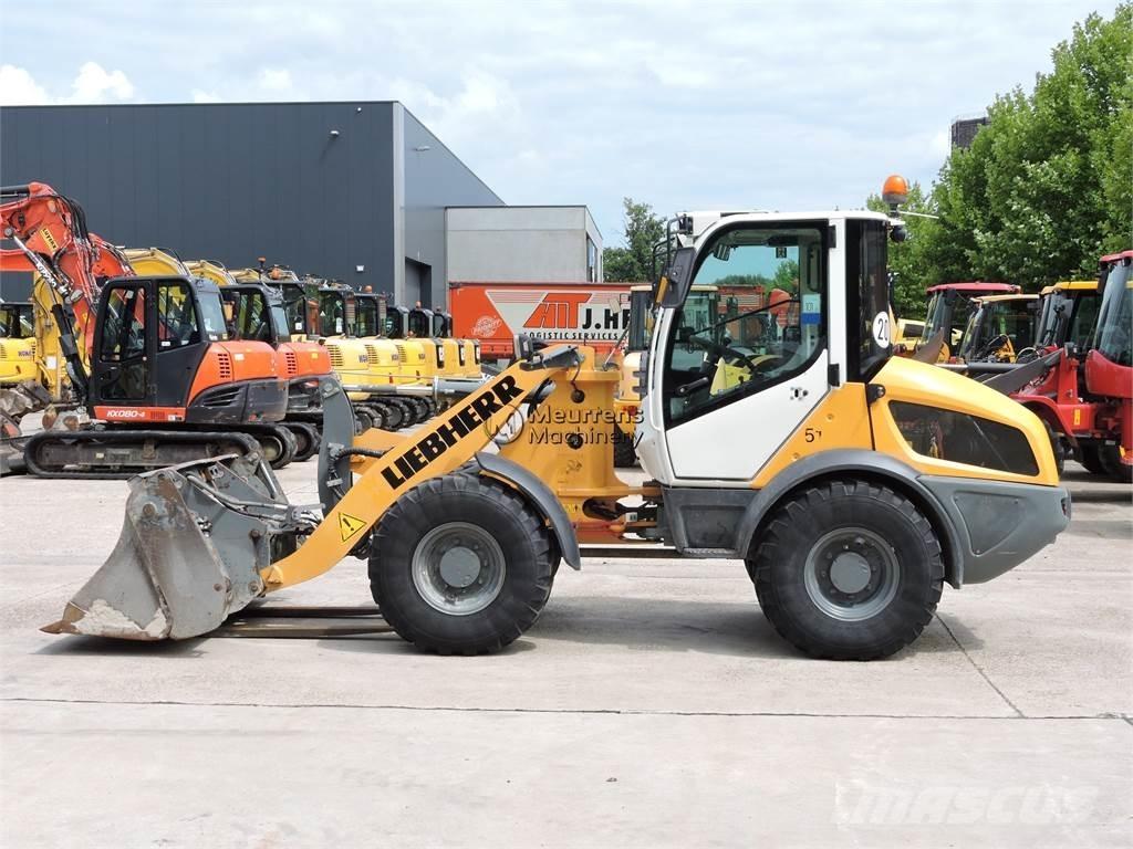 Liebherr L508 + FORK Pyöräkuormaajat