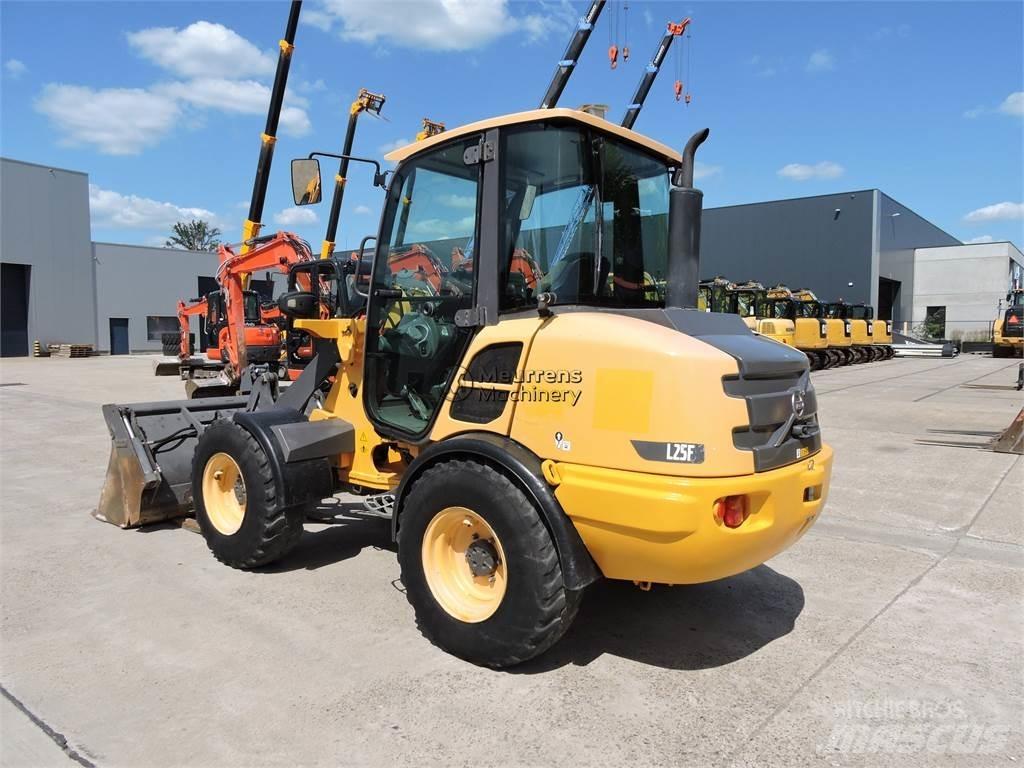 Volvo L25F + FORK Pyöräkuormaajat