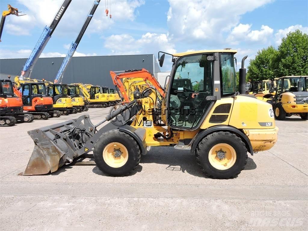 Volvo L25F + FORK Pyöräkuormaajat