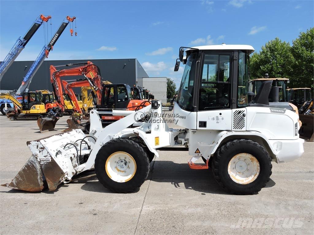 Volvo L30G + FORK Pyöräkuormaajat