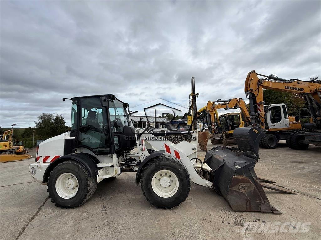 CAT 908 M Pyöräkuormaajat