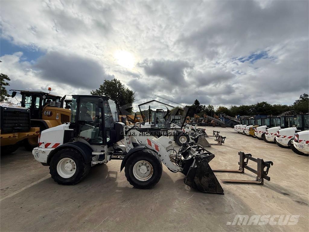 CAT 908M Pyöräkuormaajat