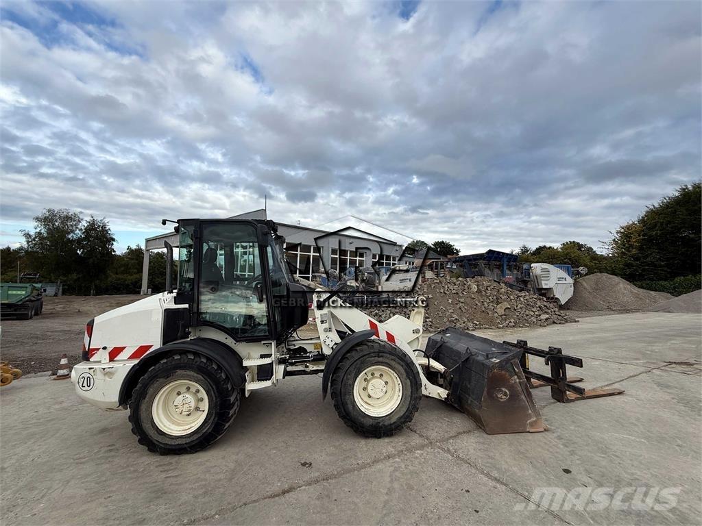 CAT 908M Pyöräkuormaajat