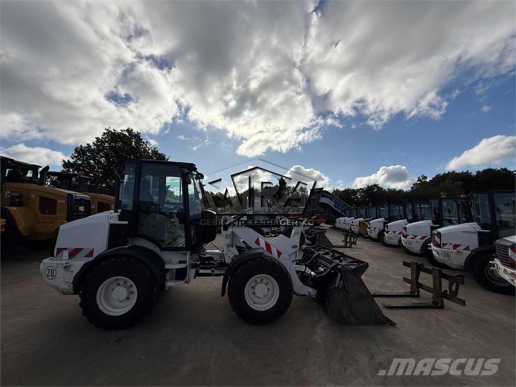 CAT 908M Pyöräkuormaajat