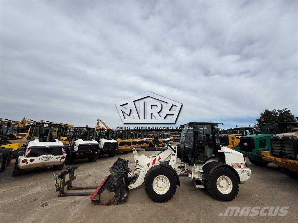 CAT 908M Pyöräkuormaajat