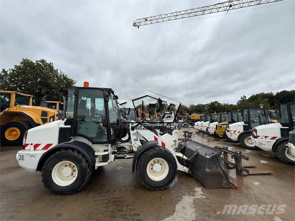 CAT 908M Pyöräkuormaajat