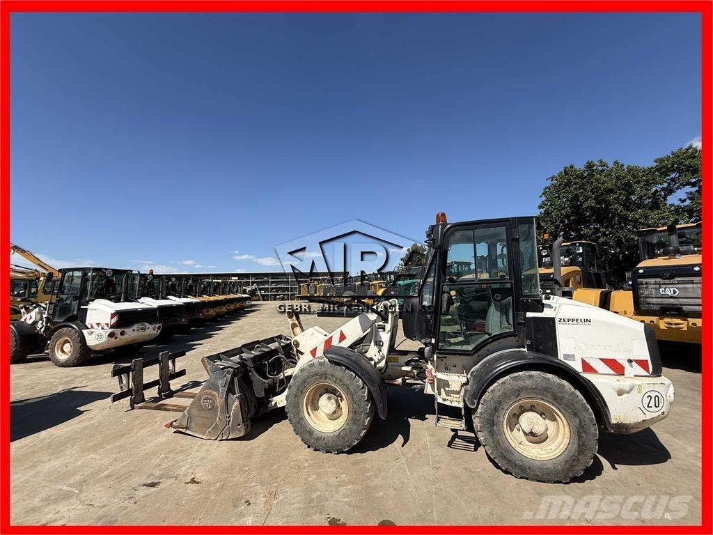 CAT 908M Pyöräkuormaajat