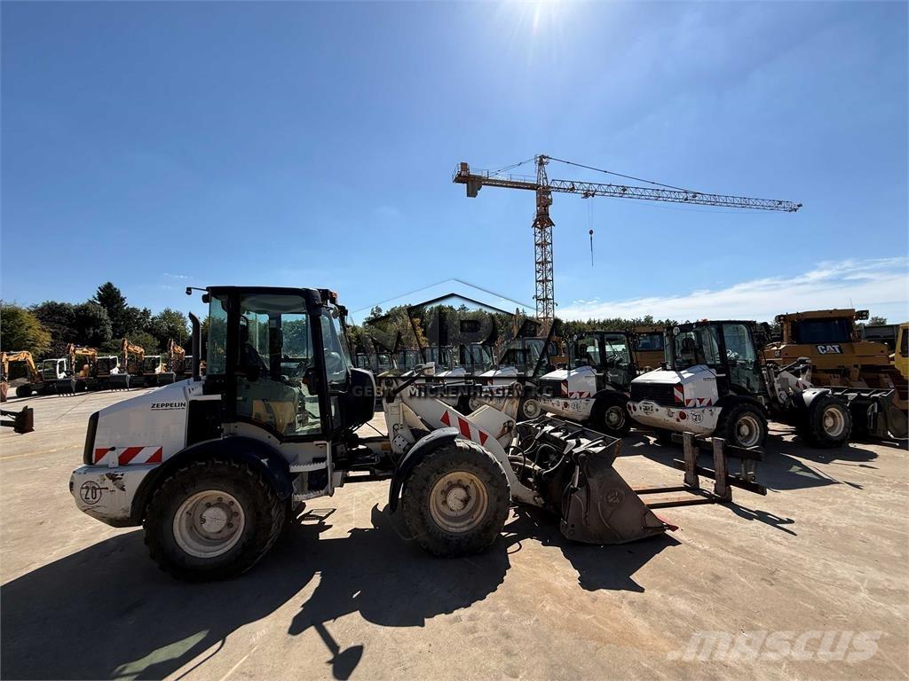 CAT 908M Pyöräkuormaajat
