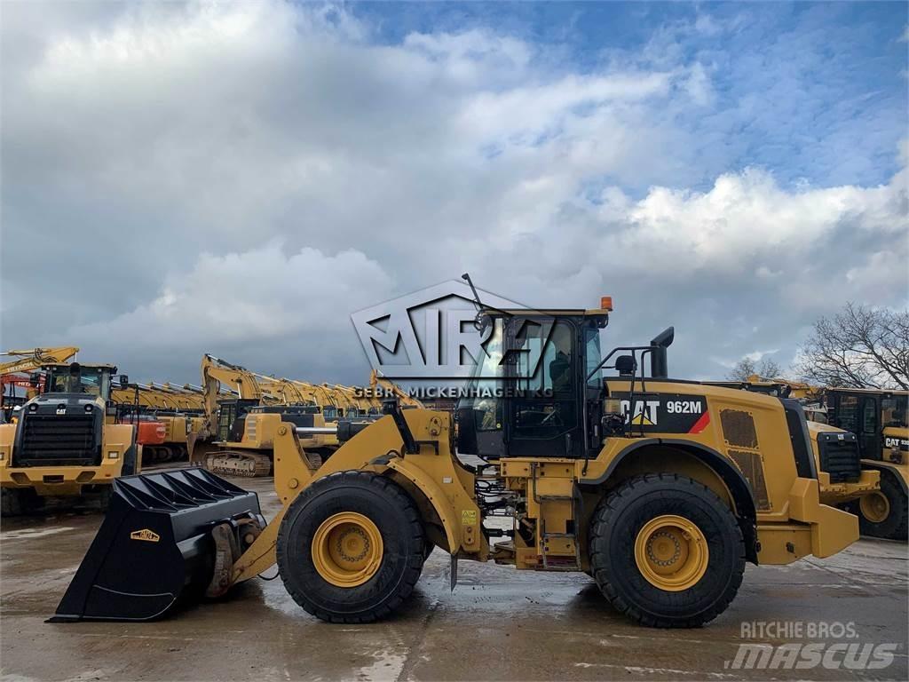 CAT 962M Pyöräkuormaajat