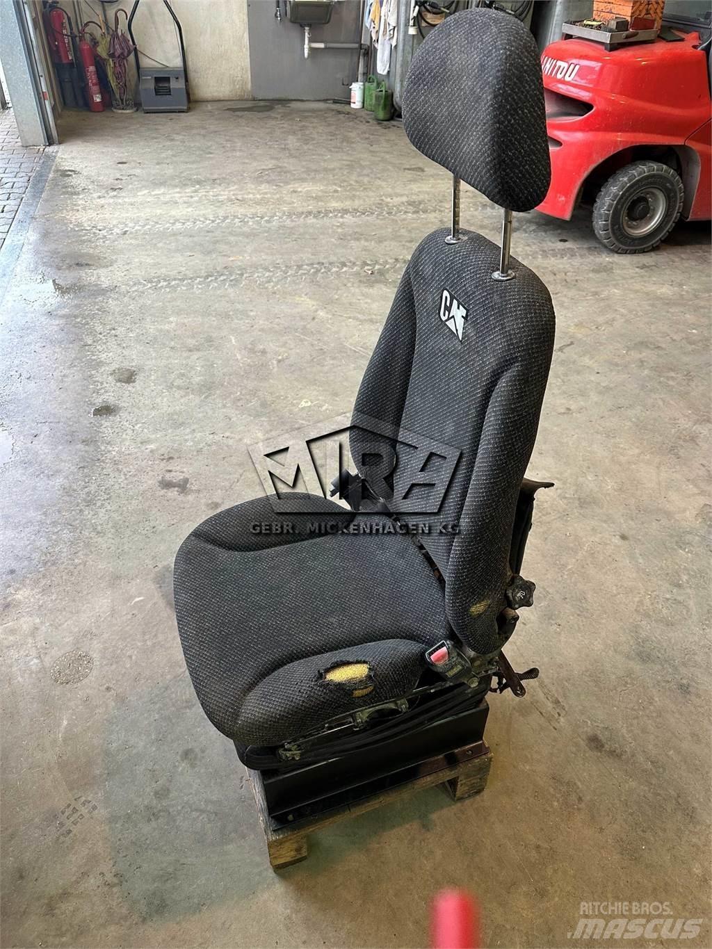 CAT 966 KXE / Sitz Ohjaamo ja sisusta