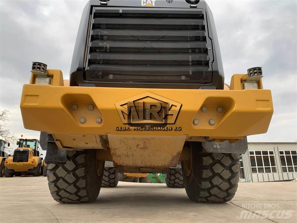 CAT 966M Pyöräkuormaajat