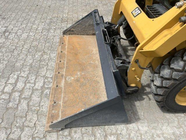 CAT 242D Muut koneet