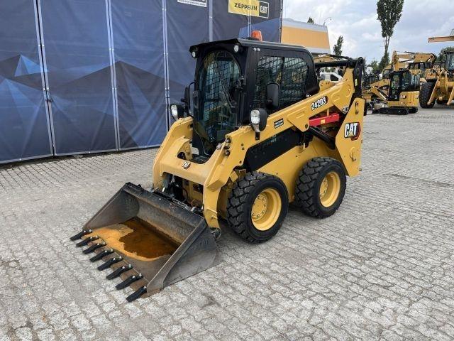 CAT 242D3 Muut koneet