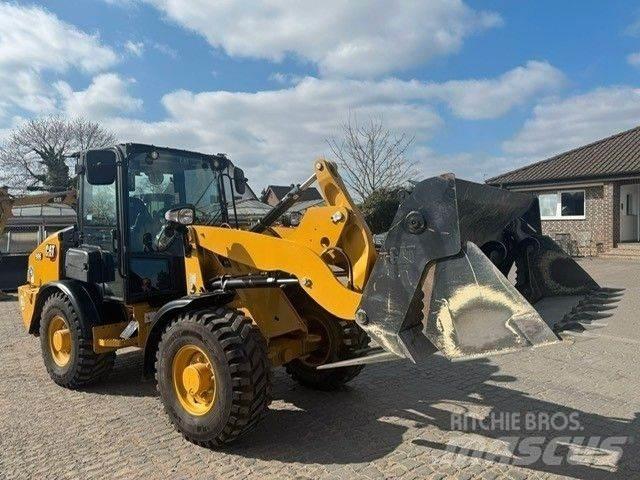 CAT 906 Pyöräkuormaajat