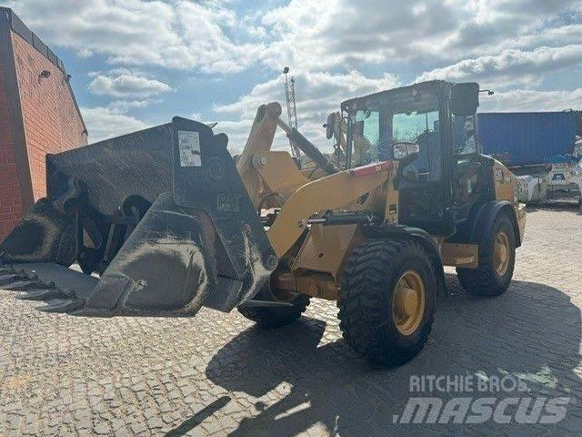 CAT 906 Pyöräkuormaajat