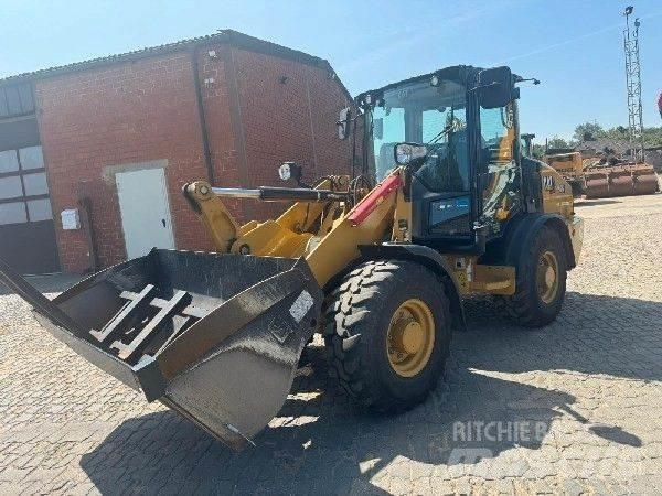CAT 906 Pyöräkuormaajat