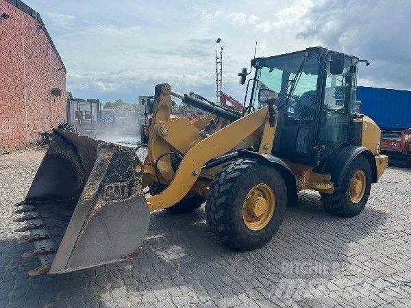 CAT 906M Pyöräkuormaajat