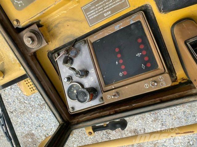 CAT 953 Laderaupe Telaketjupuskutraktorit