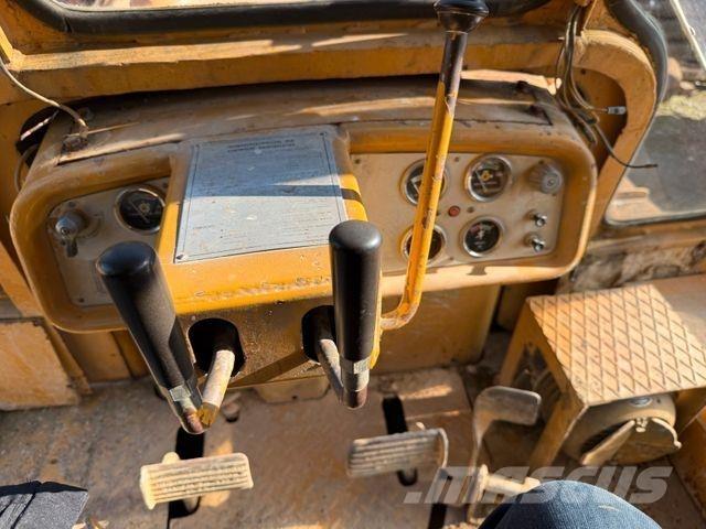 CAT D6C Telaketjupuskutraktorit
